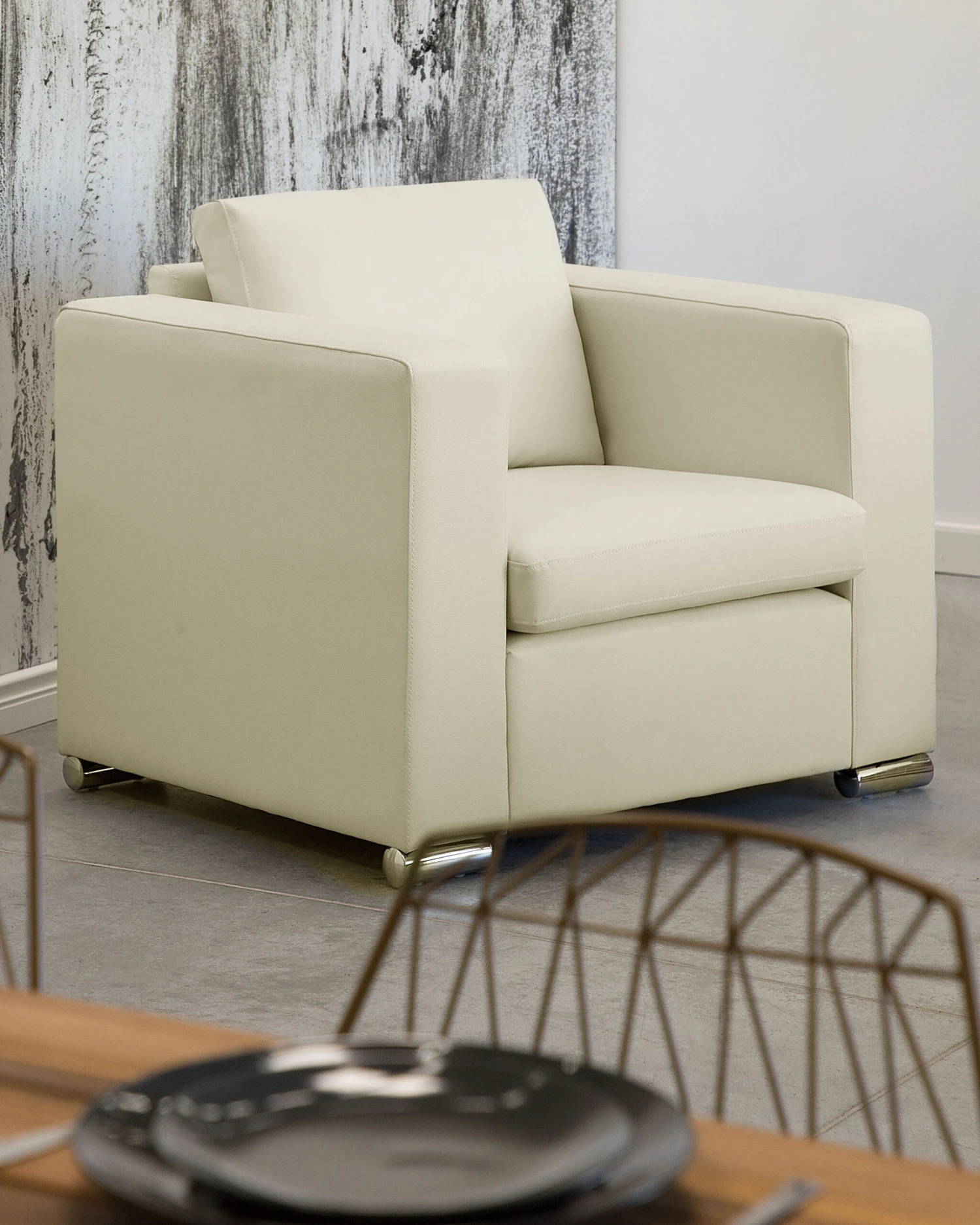 Kermanvalkoinen Nahkaverhoiltu Nojatuoli HELSINKI - Image 2