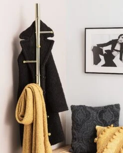 Takkinaulakko Kullanvärinen CLOVIS -Beliani undef src sa picid 757214 type whitesh image