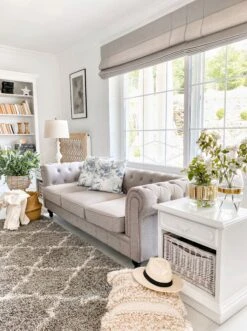 Vaaleanharmaa 3-istuttava Kangassohva CHESTERFIELD 14 Vaaleanharmaa 3-istuttava Kangassohva CHESTERFIELD -Beliani undef src sa picid 777415 type whitesh image