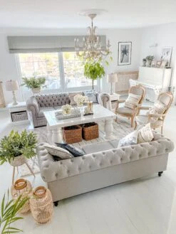 Vaaleanharmaa 3-istuttava Kangassohva CHESTERFIELD 16 Vaaleanharmaa 3-istuttava Kangassohva CHESTERFIELD -Beliani undef src sa picid 777418 type whitesh image