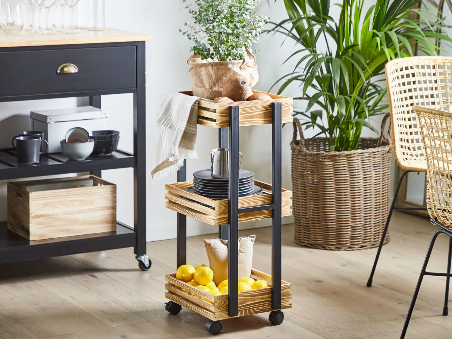 Tarjoiluvaunu Vaalea Puu/musta LETINO - Image 2