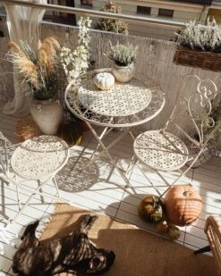 Terassipöytäsetti Beige TRIESTE -Beliani undef src sa picid 813401 type whitesh image