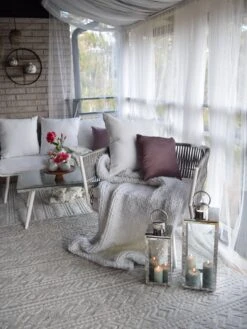 Puutarhasohvasetti Luonnonvalkoinen RAGUSA -Beliani undef src sa picid 827493 type whitesh image