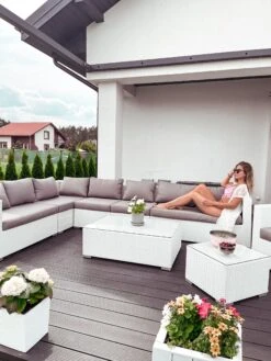 Valkoinen 8-istuttava Ulkosohvaryhmä PE-rottingista XXL -Beliani undef src sa picid 828106 type whitesh image