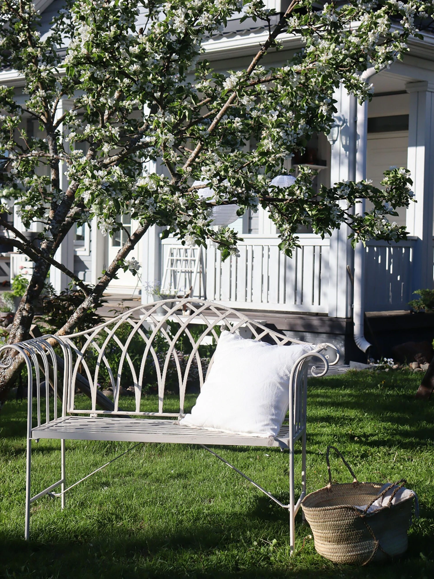 Valkoinen Rautainen Puutarhapenkki 130 Cm MILAZZO 7 Valkoinen Rautainen Puutarhapenkki 130 Cm MILAZZO - Image 7