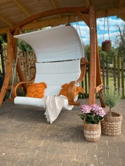 2-istuttava Puutarhakeinu Lehtikuusi Vaalea Puu/valkoinen APRILIA 15 2-istuttava Puutarhakeinu Lehtikuusi Vaalea Puu/valkoinen APRILIA -Beliani undef src sa picid 829544 type whitesh image