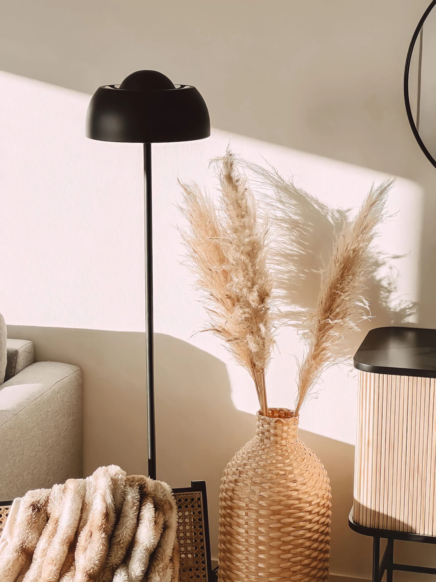 Lattiavalaisin Rauta Musta SENETTE 3 Lattiavalaisin Rauta Musta SENETTE - Image 3