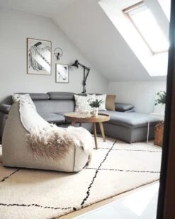 Tekotalja Beige MUNGO -Beliani undef src sa picid 853799 type whitesh image